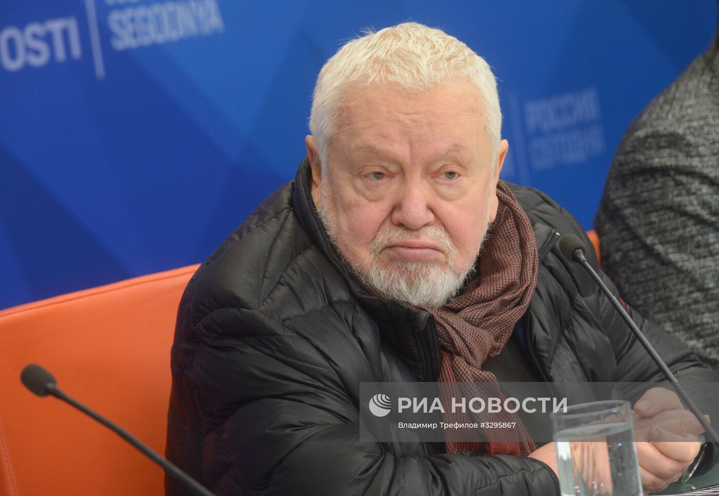 П/к, посвященная XVI Международному фестивалю кинематографических дебютов "Дух огня".