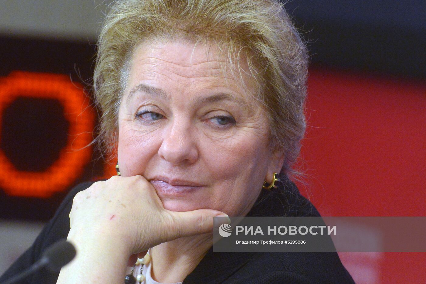 П/к, посвященная XVI Международному фестивалю кинематографических дебютов "Дух огня".