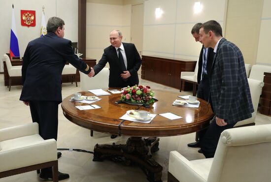 Президент РФ В. Путин встретился с участниками первого Всероссийского форума "Наставник"