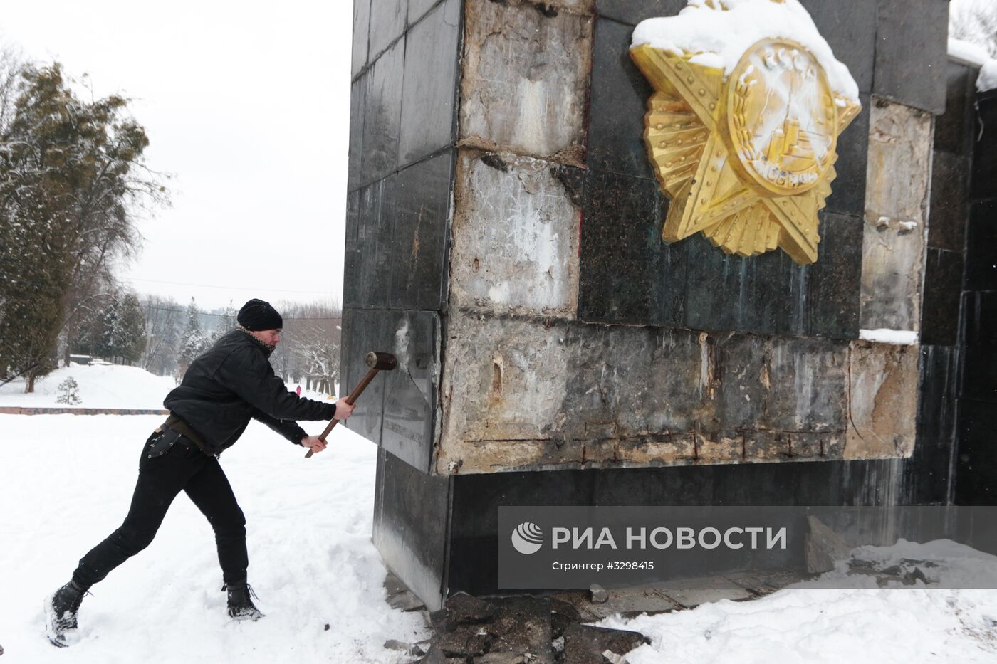 Националисты осквернили Монумент Славы во Львове