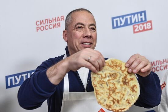 Празднование масленицы в избирательном штабе В. Путина