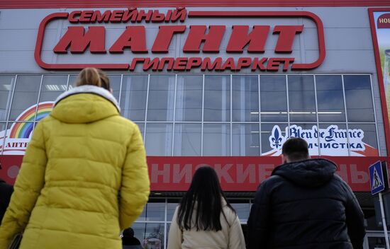 Группа ВТБ подписала соглашение о покупке пакета акций ретейлера "Магнит"
