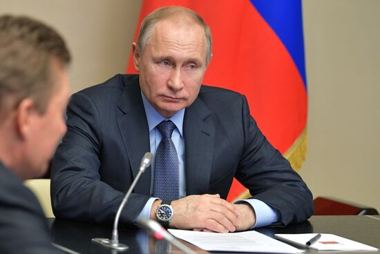 Президент РФ В. Путин провел телемост в Ново-Огарево