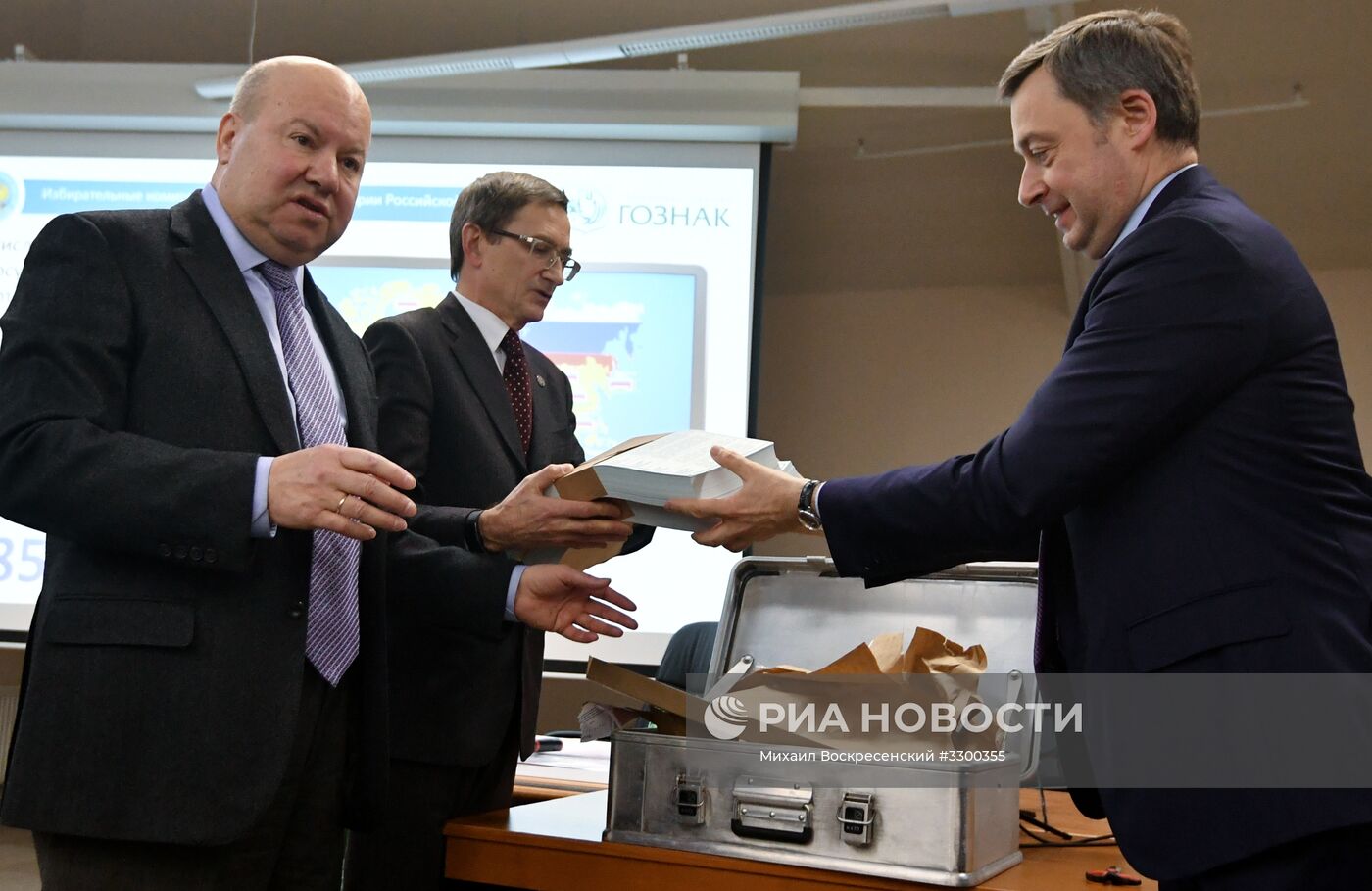 Передача ЦИК РФ бюллетеней для голосования на зарубежных избирательных участках