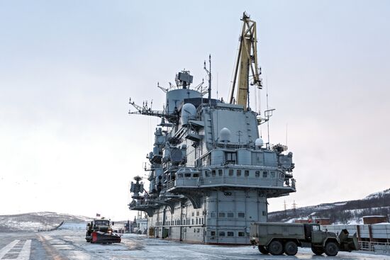 Тяжелый авианесущий крейсер Северного флота "Адмирал Кузнецов"