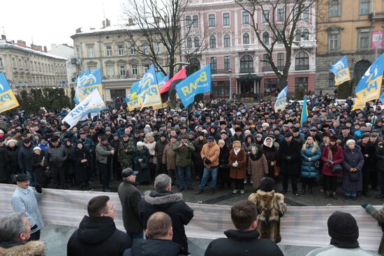 Акция с требованием импичмента президента Украины П. Порошенко во Львове