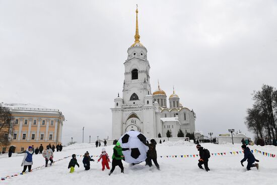 Празднование Масленицы в регионах России