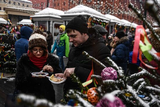 Празднование Масленицы в Москве