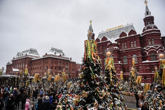 Празднование Масленицы в Москве