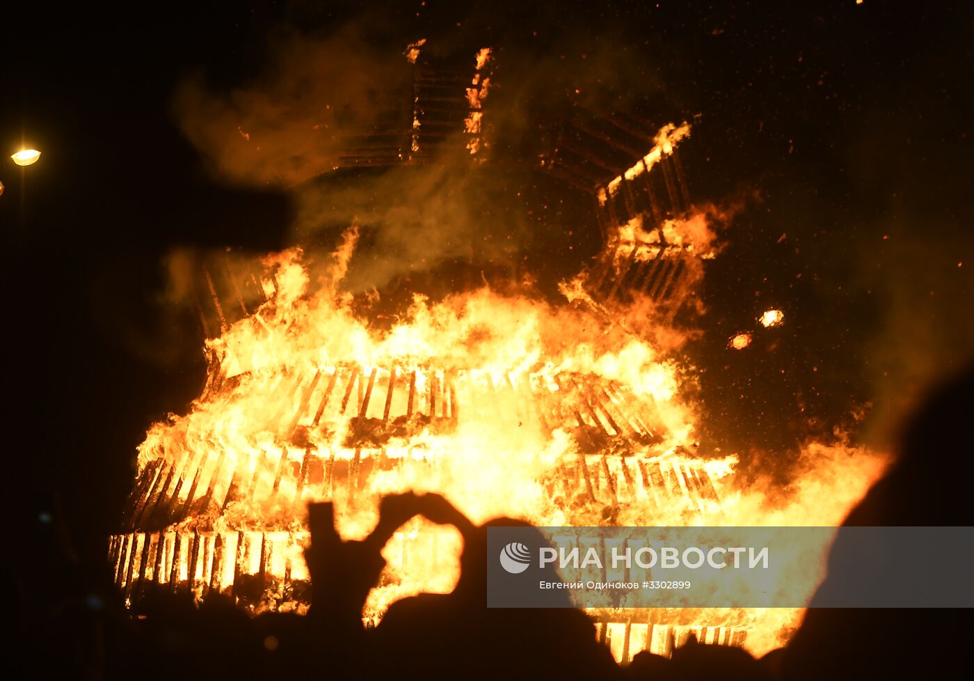 Празднование Масленицы в Москве