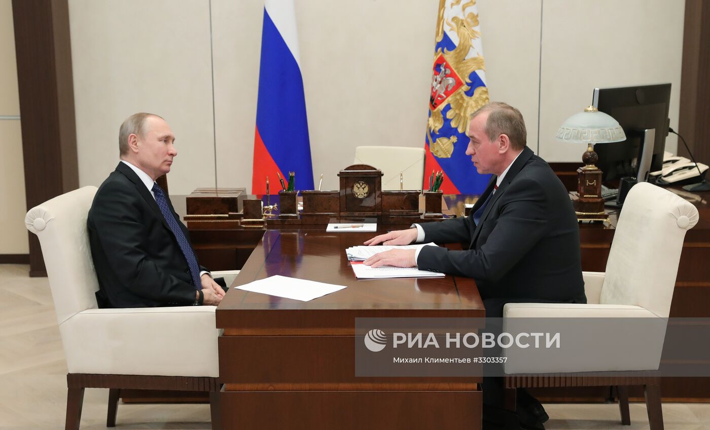 Президент РФ В. Путин встретился с губернатором Иркутской области С. Левченко