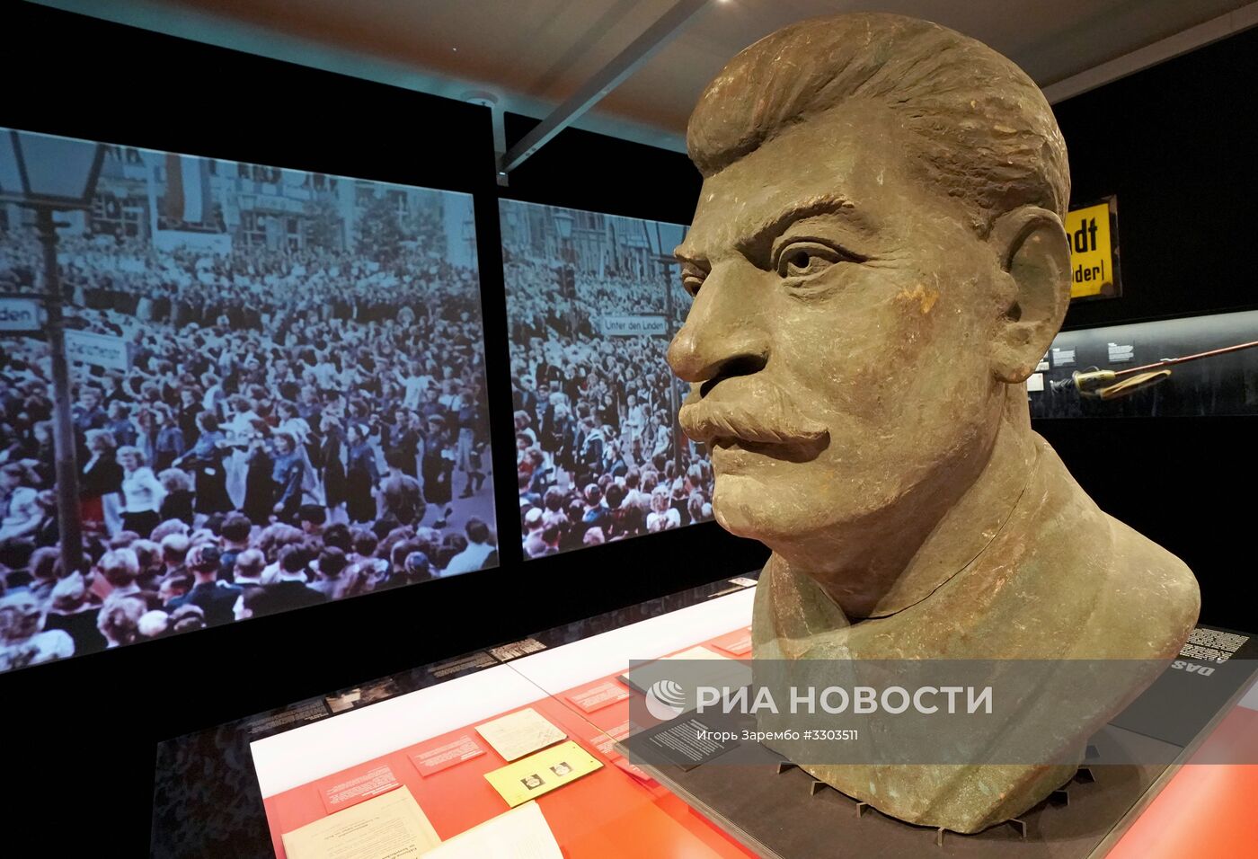 Выставка "Красный бог Сталин и немцы" в Берлине