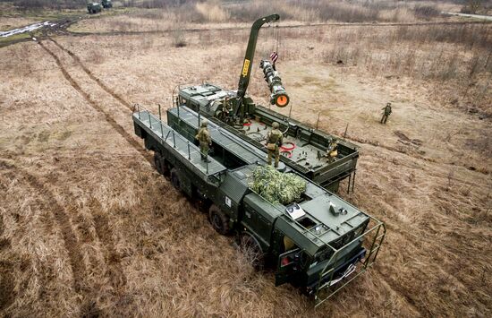 Учения расчетов ракетного комплекса "Искандер-М" в Краснодарском крае