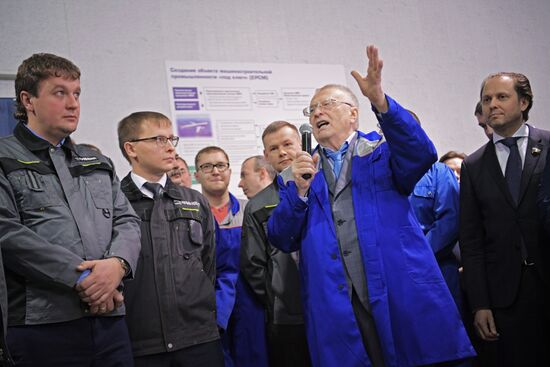 В. Жириновский посетил центр машиностроения ГК "Финвал"