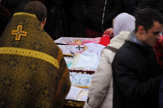 Прощание с погибшими при стрельбе у Свято-Георгиевского храма в Кизляре