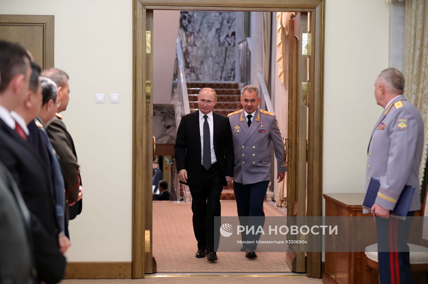 Президент РФ В. Путин посетил торжественный вечер, посвящённый Дню защитника Отечества