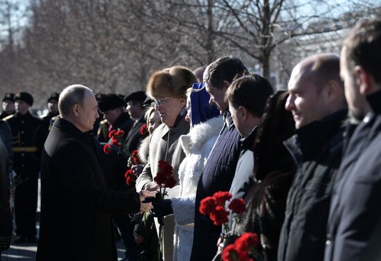 Церемония возложения венка к Могиле Неизвестного Солдата в День защитника Отечества