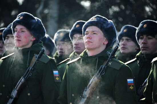 Празднование Дня защитника Отечества в регионах России