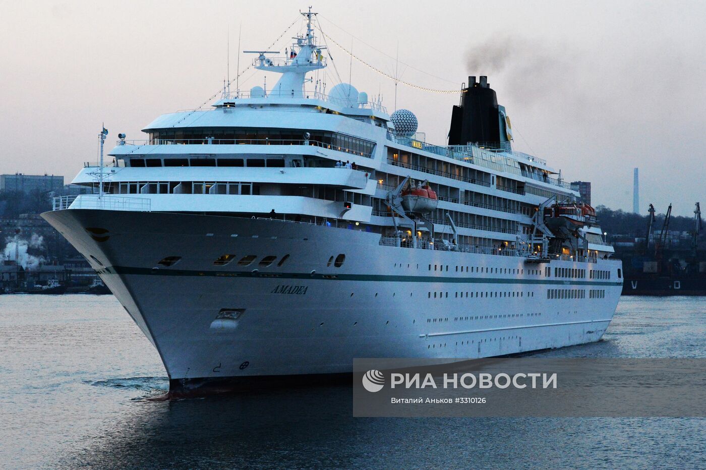 Прибытие круизного лайнера Amadea во Владивосток