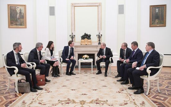 Президент РФ В. Путин встретился с канцлером Австрии С. Курцем