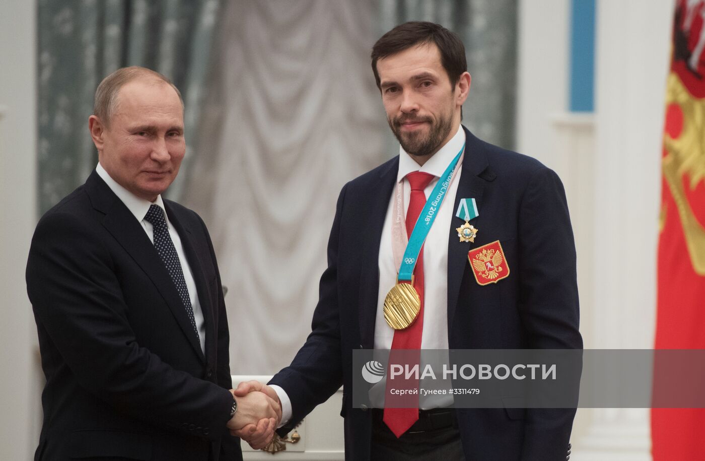 Президент РФ В. Путин вручил госнаграды призерам и победителям XXIII зимних Олимпийских игр