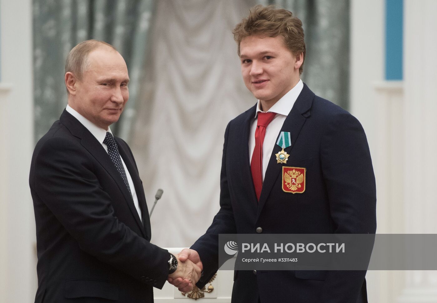 Президент РФ В. Путин вручил госнаграды призерам и победителям XXIII зимних Олимпийских игр