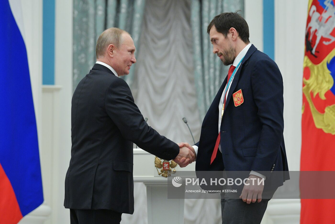 Президент РФ В. Путин вручил госнаграды призерам и победителям XXIII зимних Олимпийских игр