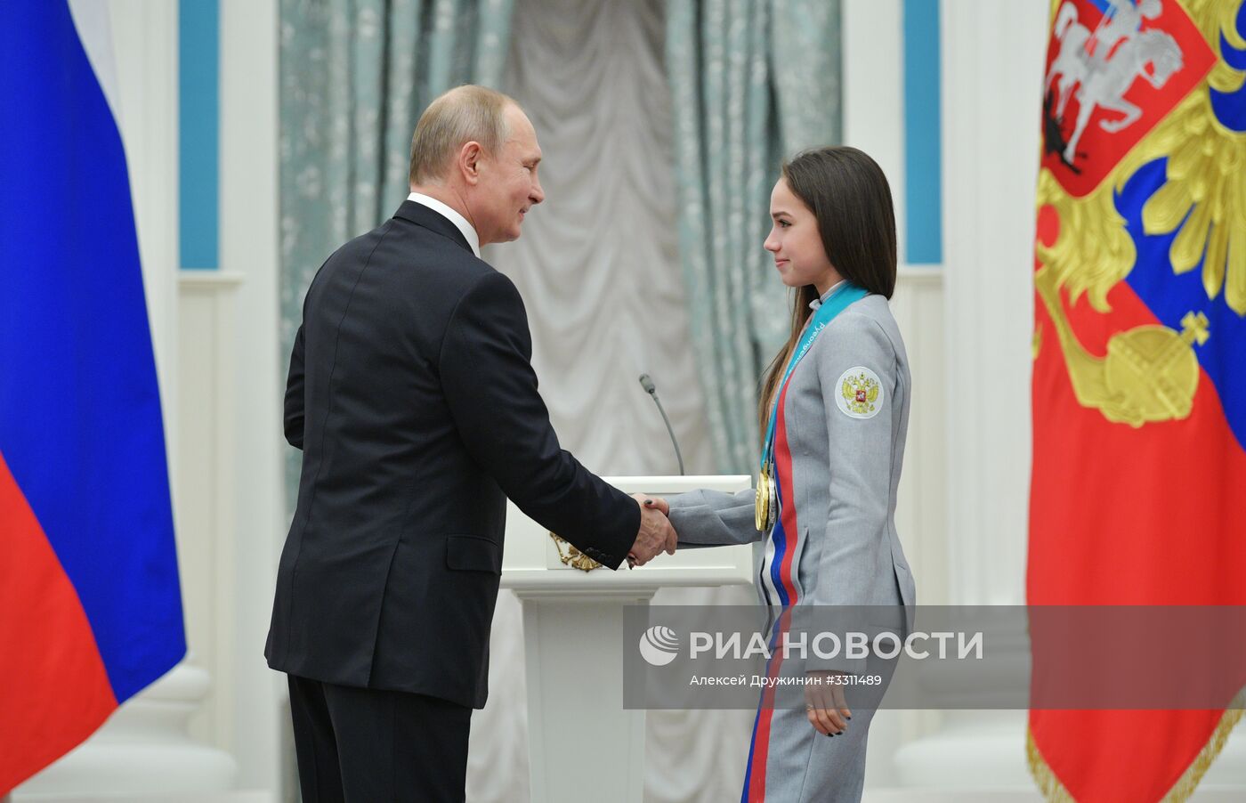 Президент РФ В. Путин вручил госнаграды призерам и победителям XXIII зимних Олимпийских игр