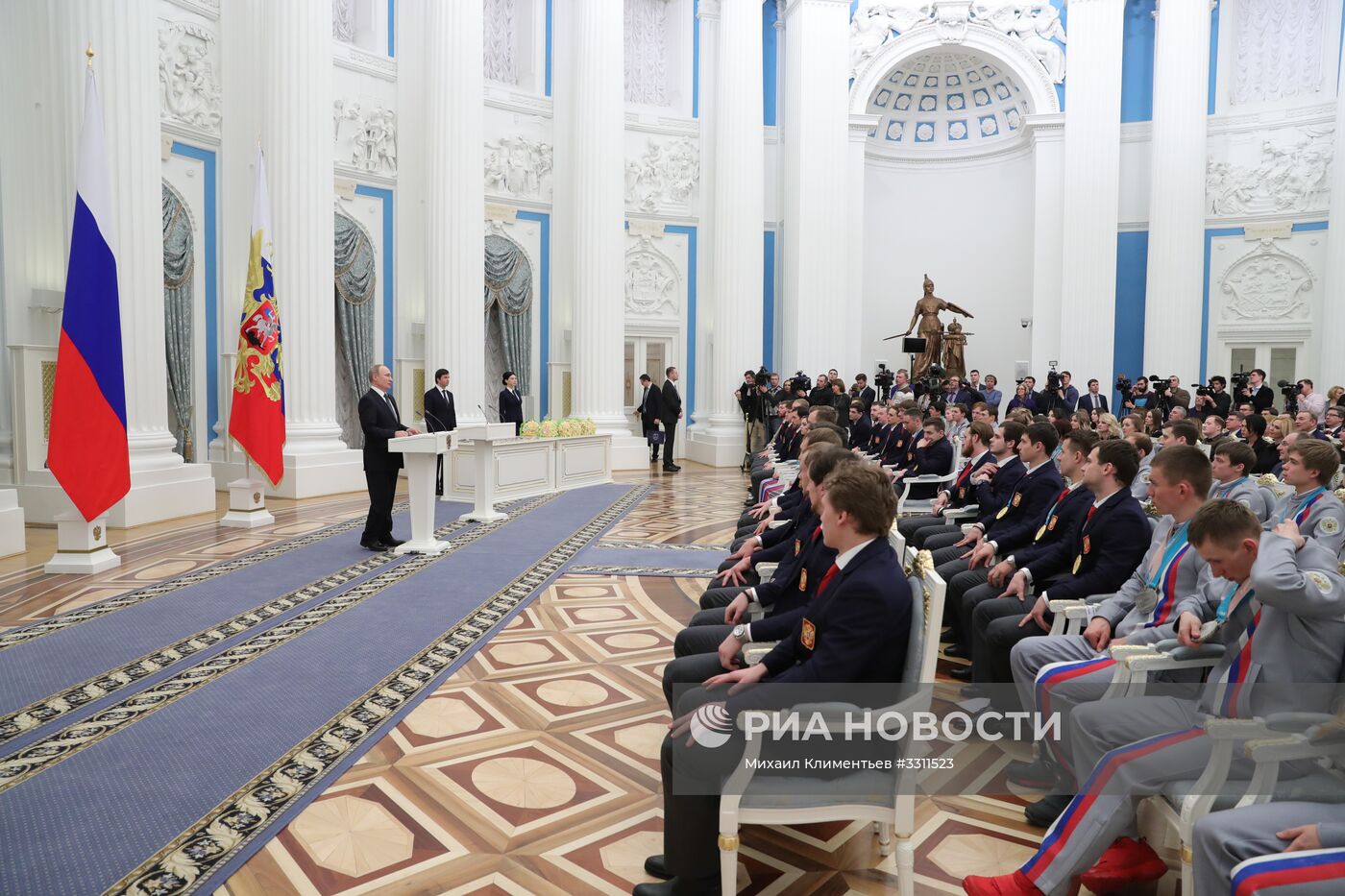 Президент РФ В. Путин вручил госнаграды призерам и победителям XXIII зимних Олимпийских игр