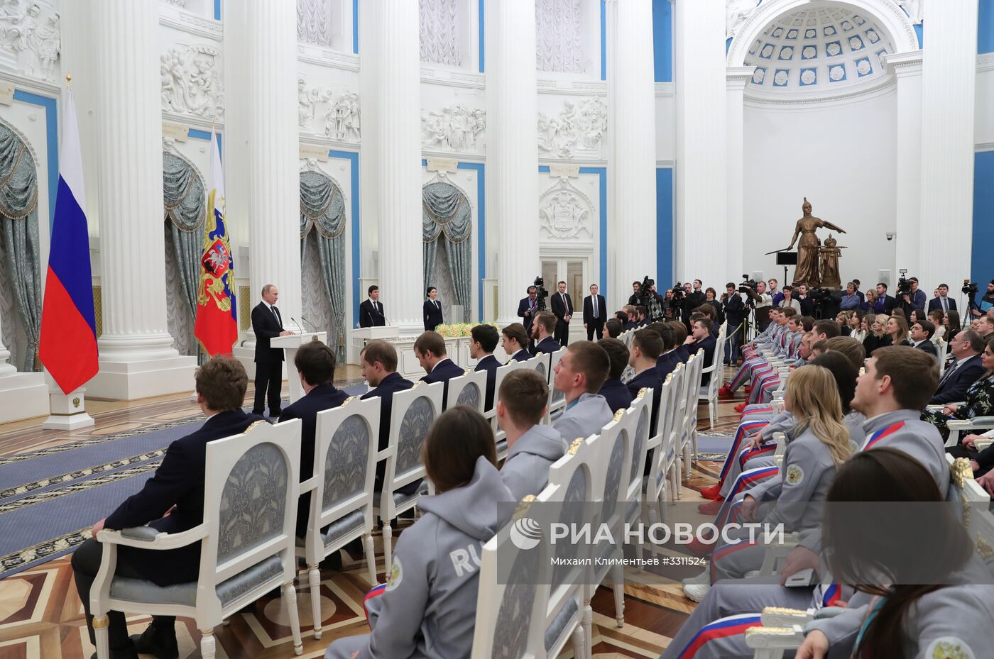 Президент РФ В. Путин вручил госнаграды призерам и победителям XXIII зимних Олимпийских игр