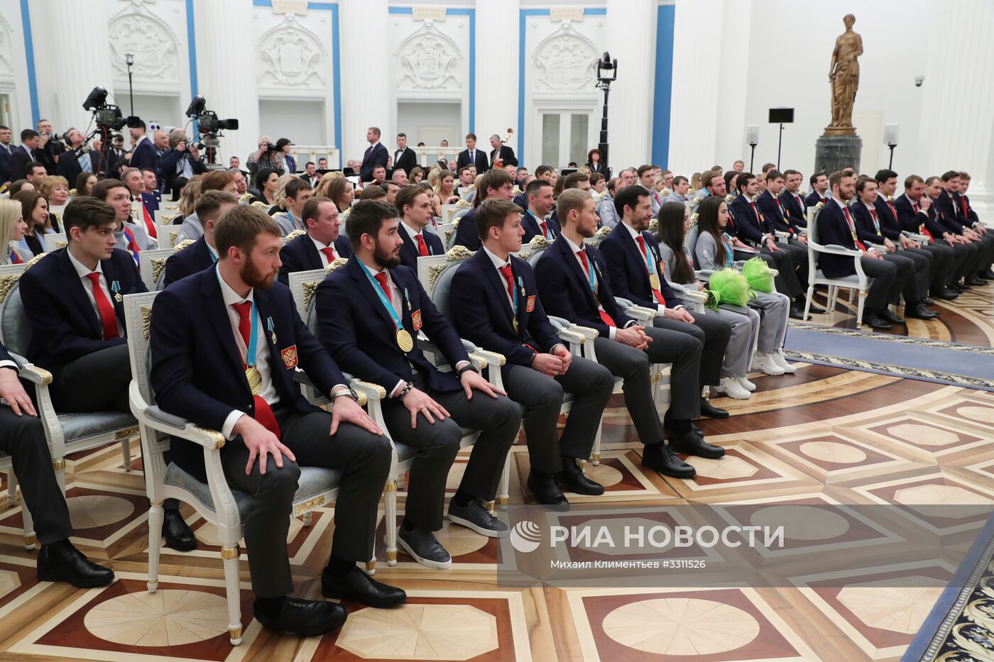 Президент РФ В. Путин вручил госнаграды призерам и победителям XXIII зимних Олимпийских игр