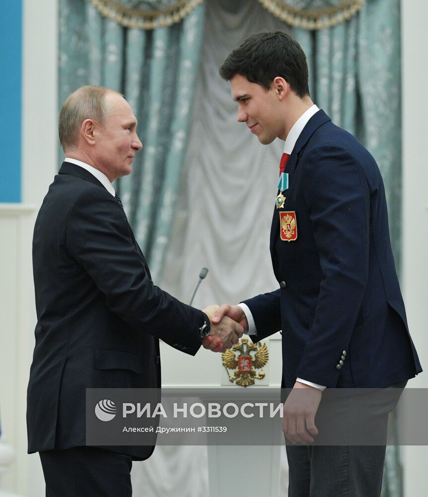 Президент РФ В. Путин вручил госнаграды призерам и победителям XXIII зимних Олимпийских игр