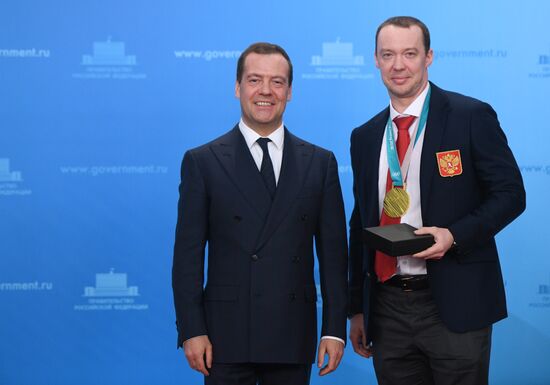Церемония вручения премьер-министром РФ Д. Медведевым автомобилей победителям и призерам зимней Олимпиады -2018 в Пхенчхане