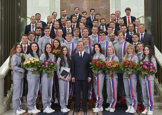 Церемония вручения премьер-министром РФ Д. Медведевым автомобилей победителям и призерам зимней Олимпиады -2018 в Пхенчхане