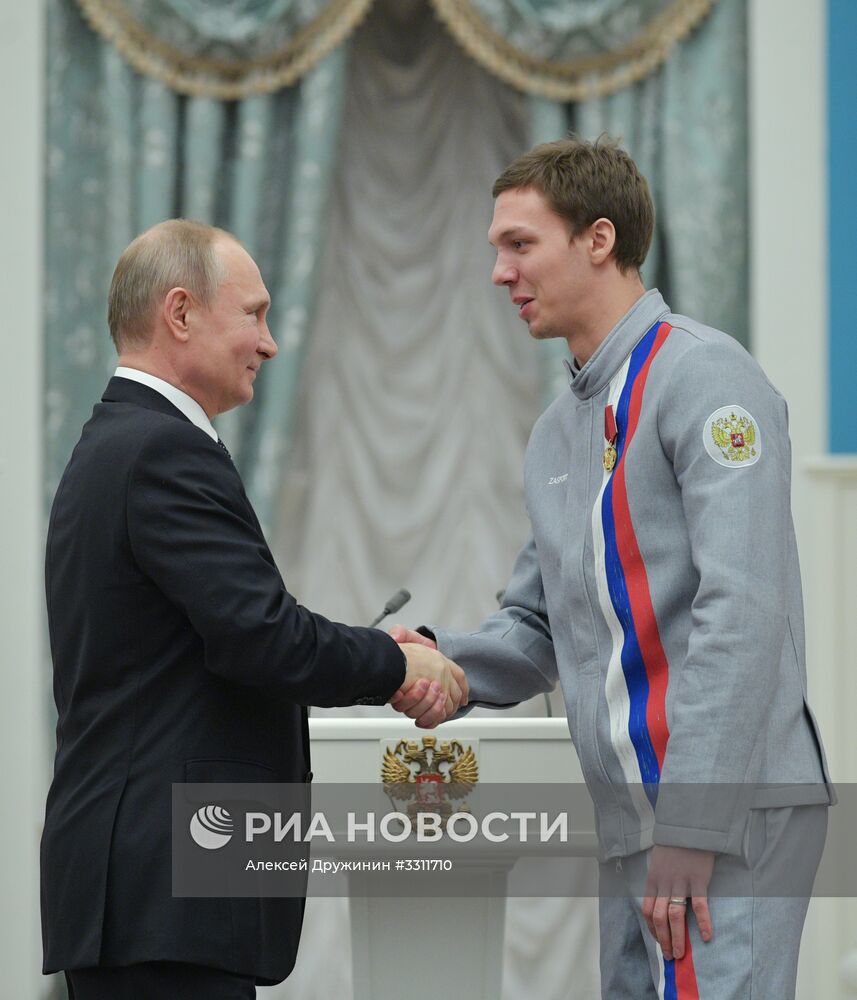Президент РФ В. Путин вручил госнаграды призерам и победителям XXIII зимних Олимпийских игр