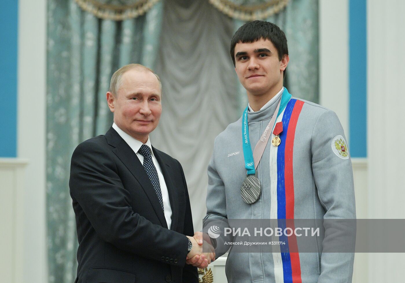 Президент РФ В. Путин вручил госнаграды призерам и победителям XXIII зимних Олимпийских игр