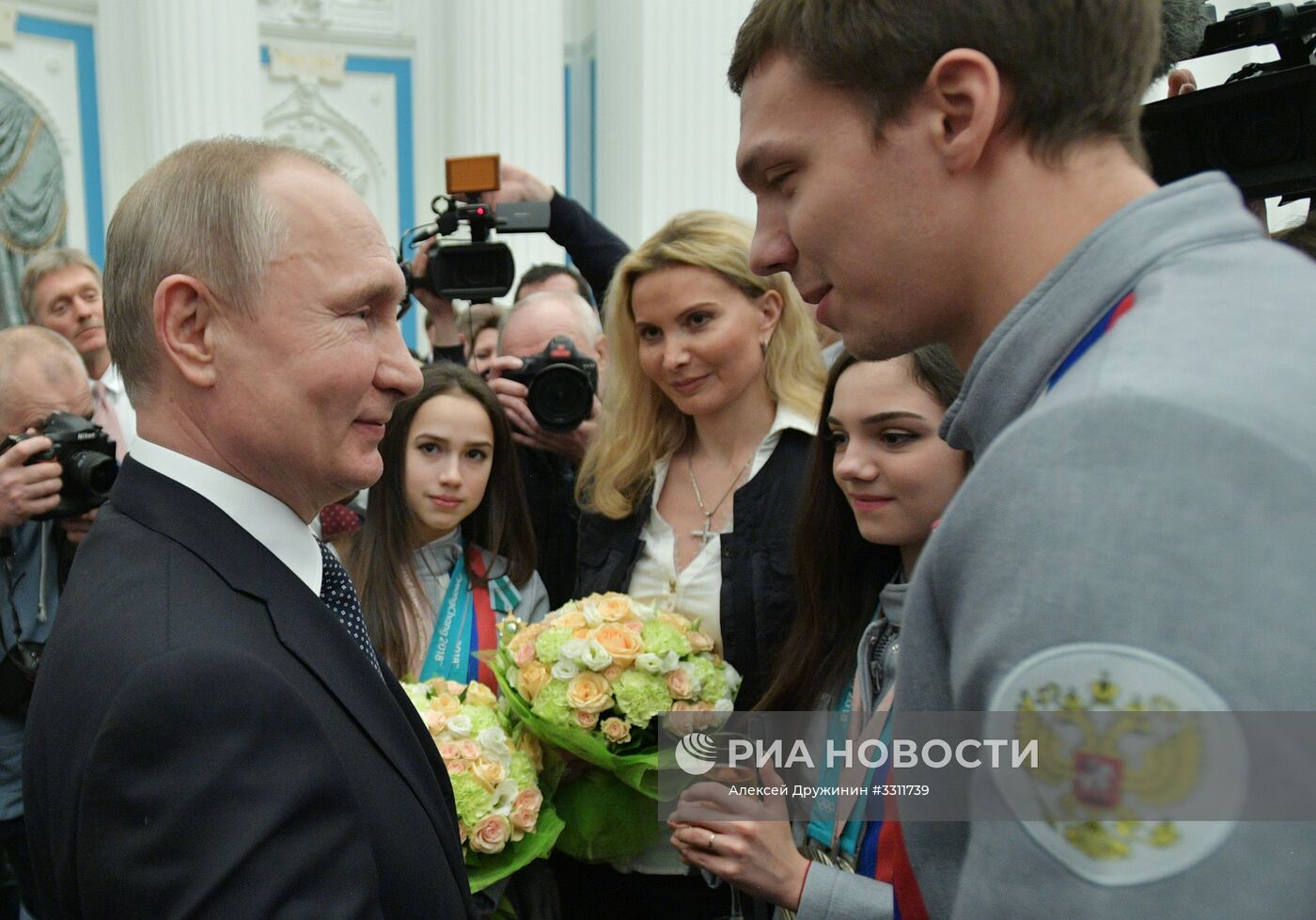 Президент РФ В. Путин вручил госнаграды призерам и победителям XXIII зимних Олимпийских игр