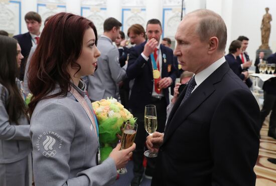 Президент РФ В. Путин вручил госнаграды призерам и победителям XXIII зимних Олимпийских игр