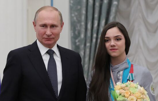 Президент РФ В. Путин вручил госнаграды призерам и победителям XXIII зимних Олимпийских игр