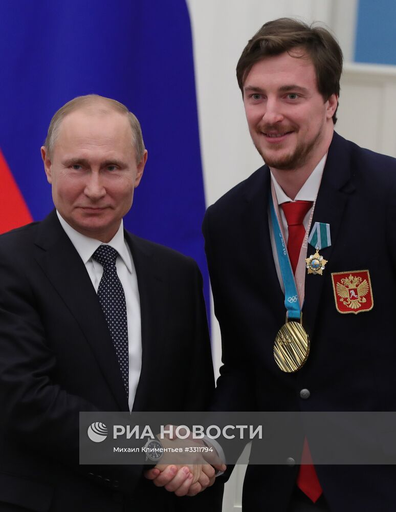 Президент РФ В. Путин вручил госнаграды призерам и победителям XXIII зимних Олимпийских игр
