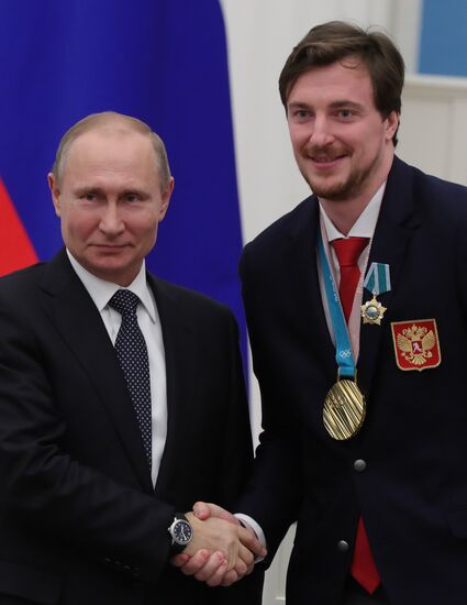 Президент РФ В. Путин вручил госнаграды призерам и победителям XXIII зимних Олимпийских игр