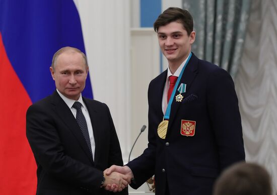 Президент РФ В. Путин вручил госнаграды призерам и победителям XXIII зимних Олимпийских игр