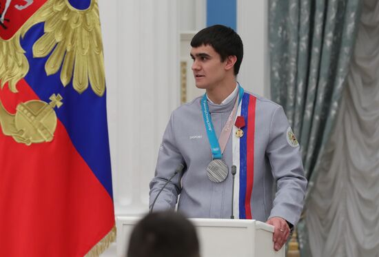 Президент РФ В. Путин вручил госнаграды призерам и победителям XXIII зимних Олимпийских игр