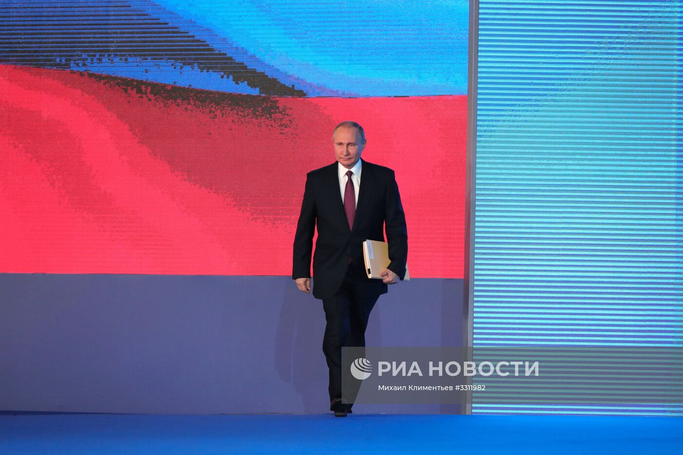 Ежегодное послание президента РФ В. Путина Федеральному Собранию