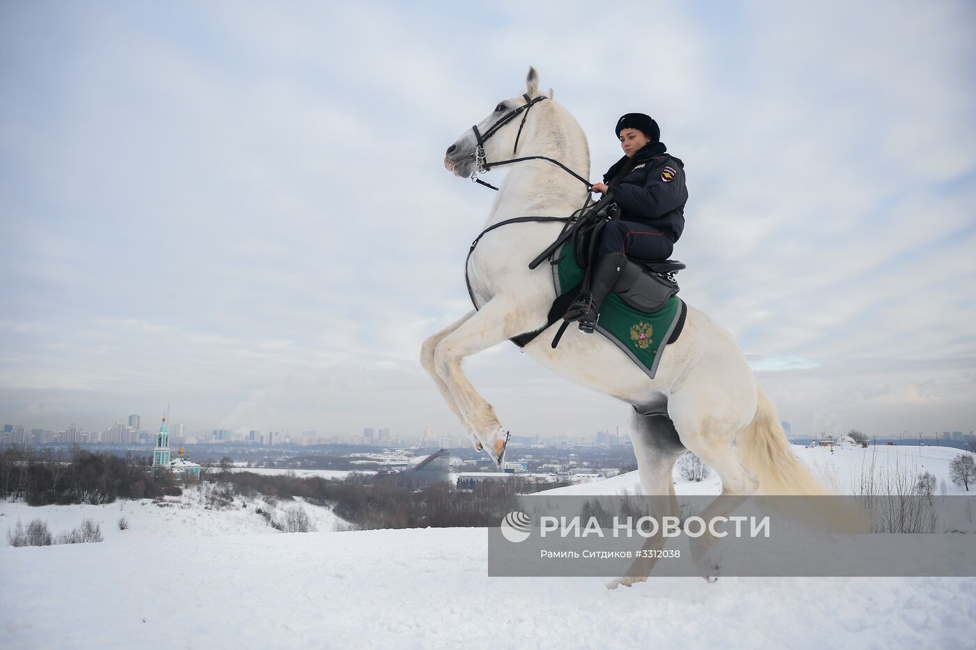 "Неженская" профессия. Сержант столичной конной полиции Татьяна Зима