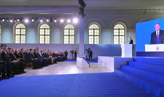 Ежегодное послание президента РФ В. Путина Федеральному Собранию