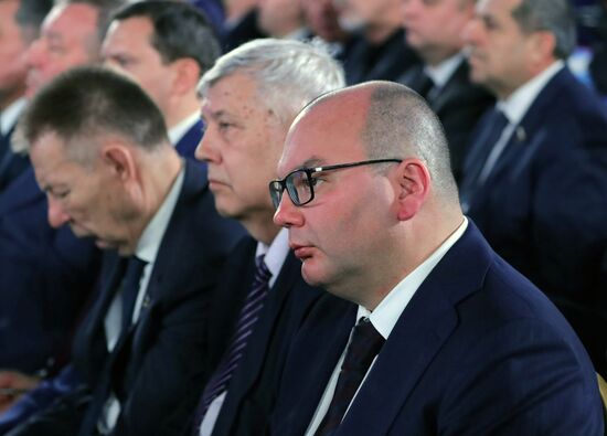 Ежегодное послание президента РФ В. Путина Федеральному Собранию