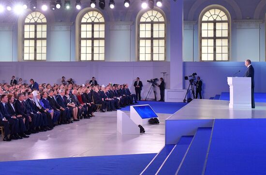 Ежегодное послание президента РФ В. Путина Федеральному Собранию