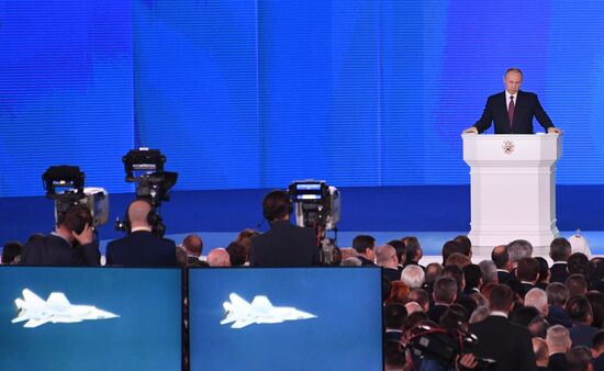 Ежегодное послание президента РФ В. Путина Федеральному Собранию