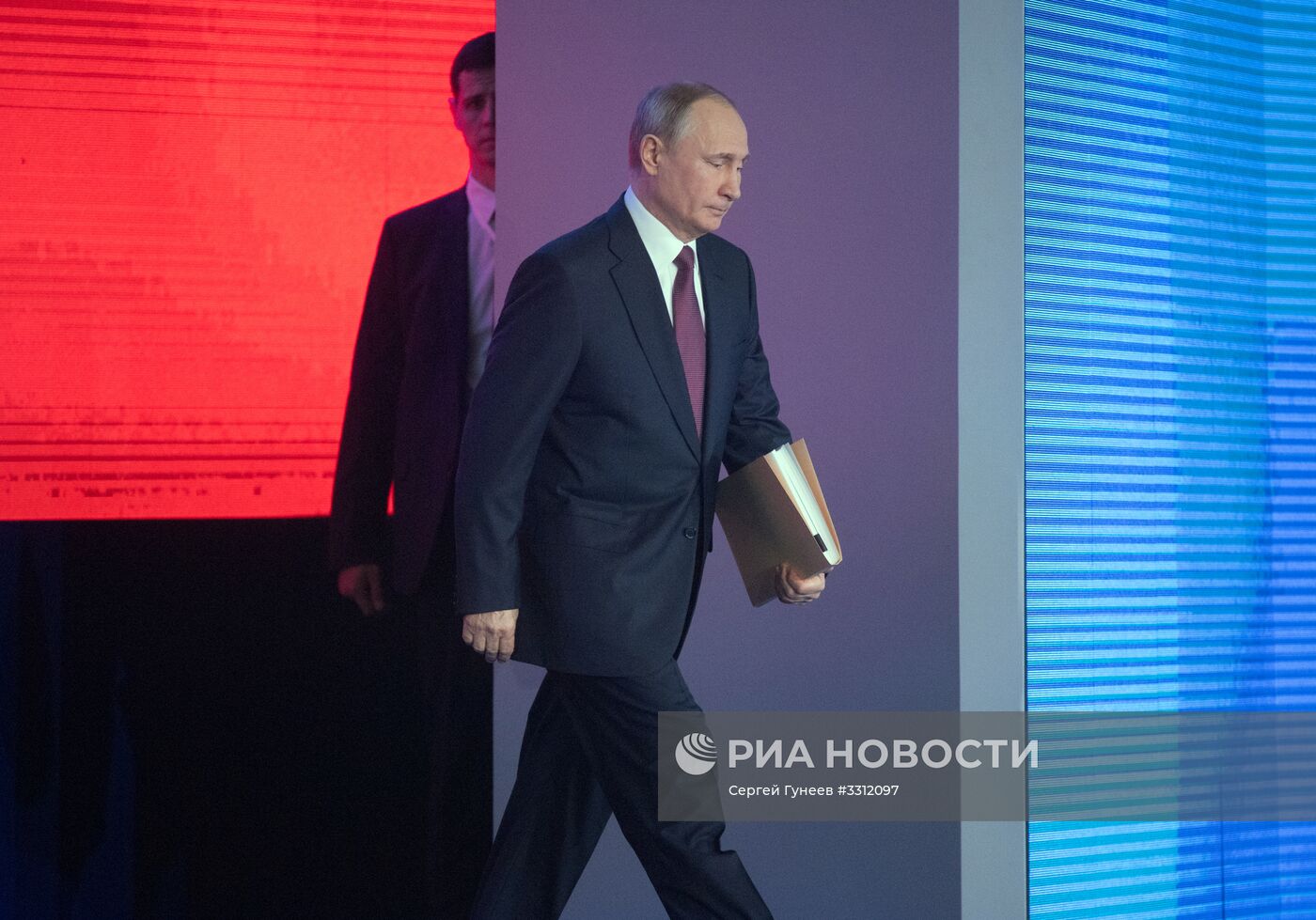 Ежегодное послание президента РФ В. Путина Федеральному Собранию